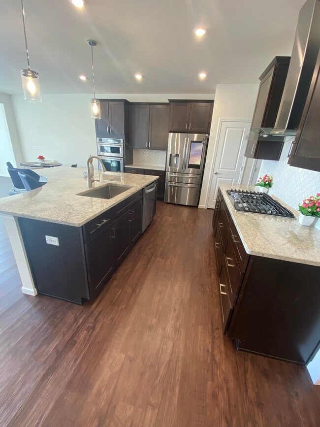 Building Photo - 481 Watercress Dr