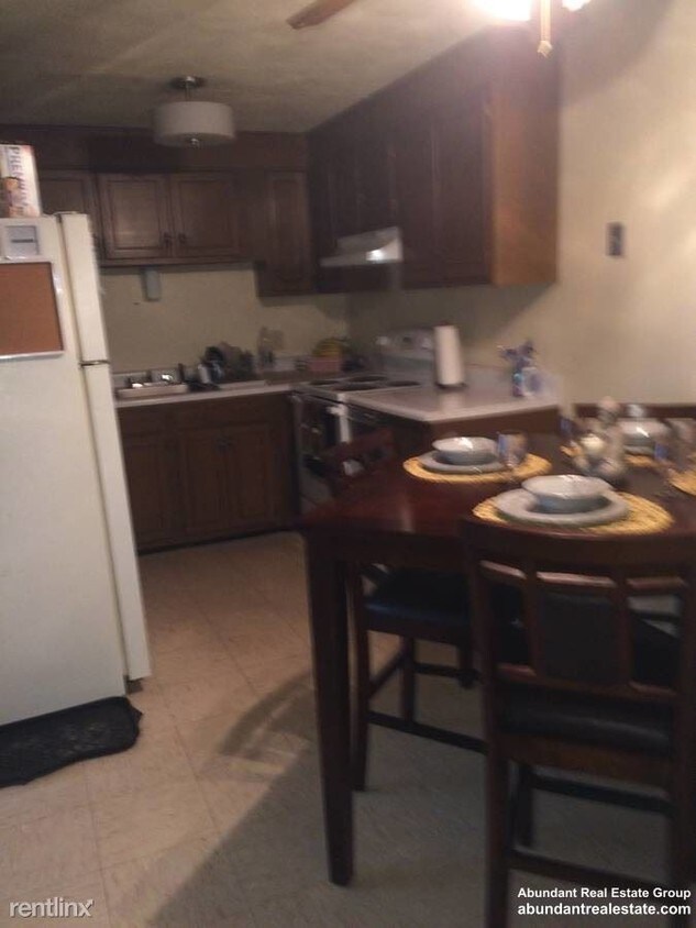 Building Photo - 2 br, 1 bath  - 99 Willow St Apt 1