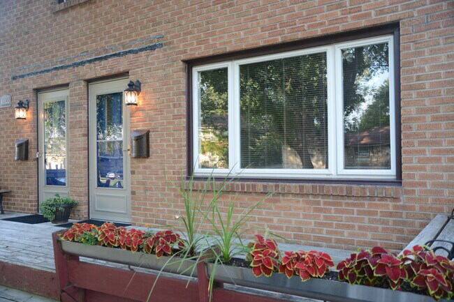 Building Photo - 1322 Crowley Ave
