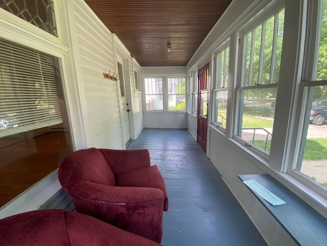 Building Photo - 4+ Bedroom 2 bath Home!