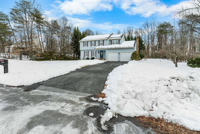 Building Photo - "Charming 4-Bedroom Retreat with Sun Room Scenic Views