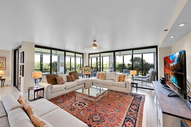 Foto del edificio - 7578 Regency Lake Dr