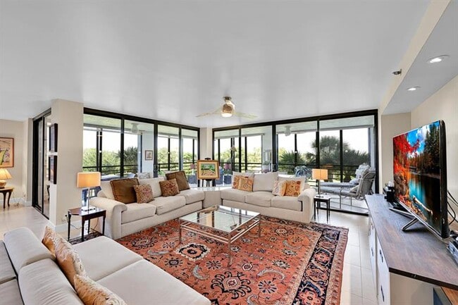 Building Photo - 7578 Regency Lake Dr