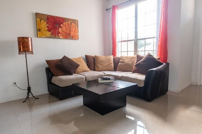 Foto del edificio - 608 Lake Wellington Dr