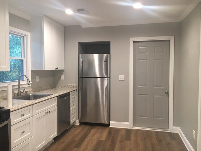 Foto del edificio - 300 Huntington Cir