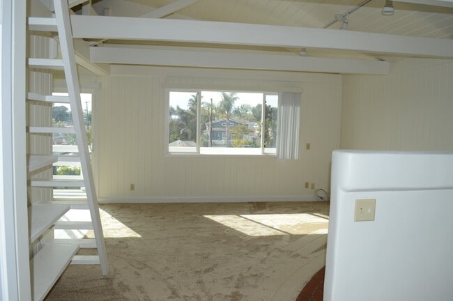 Living room - 1363 Hermes Ave