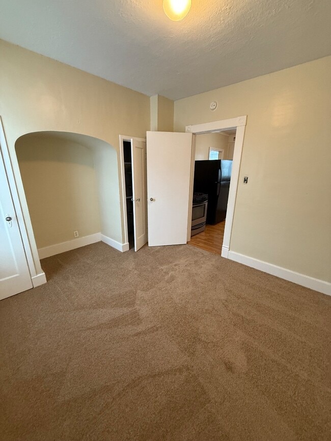 Building Photo - 1539 Brinckerhoff Ave