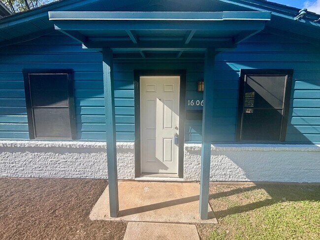 Foto del edificio - 2/1 House in Hip East Austin!