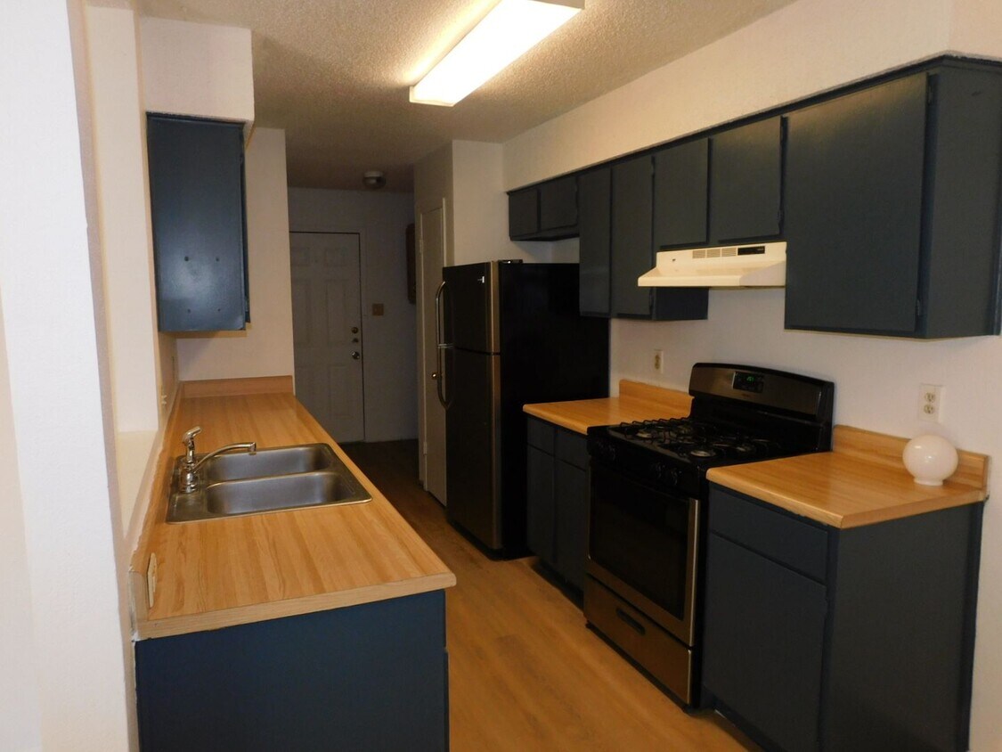 Primary Photo - 1708/1710 HORSESHOE CR