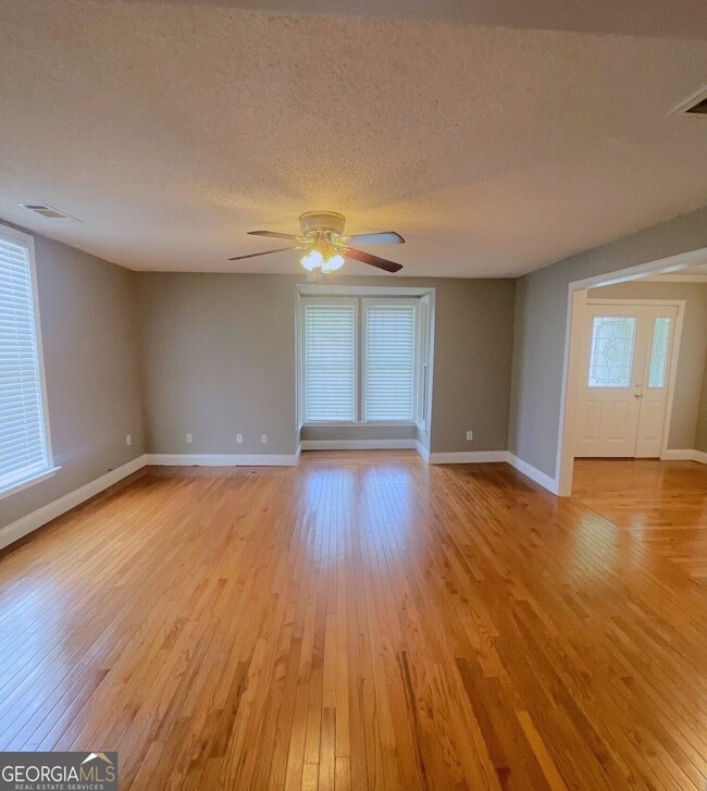 Building Photo - 102 Lipham St