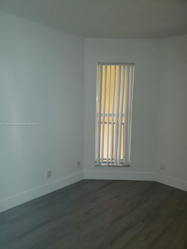 Building Photo - 7650 Westwood Dr