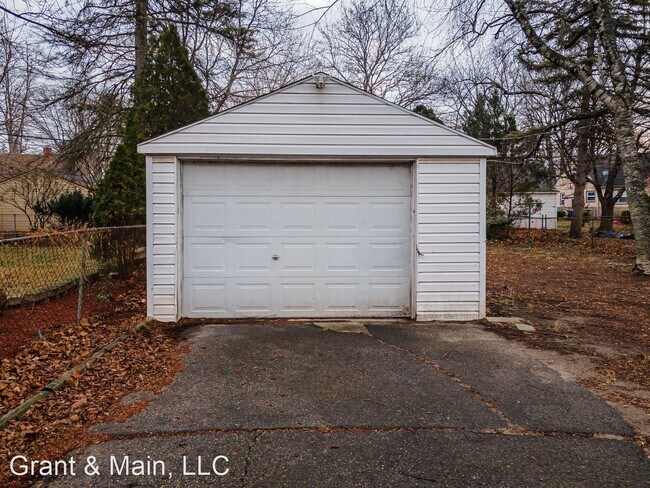 Building Photo - 3 br, 1 bath House - 19646 Garfield