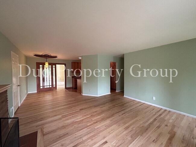 Foto del edificio - Charming 4 Bedroom Friendly Neighborhood Home