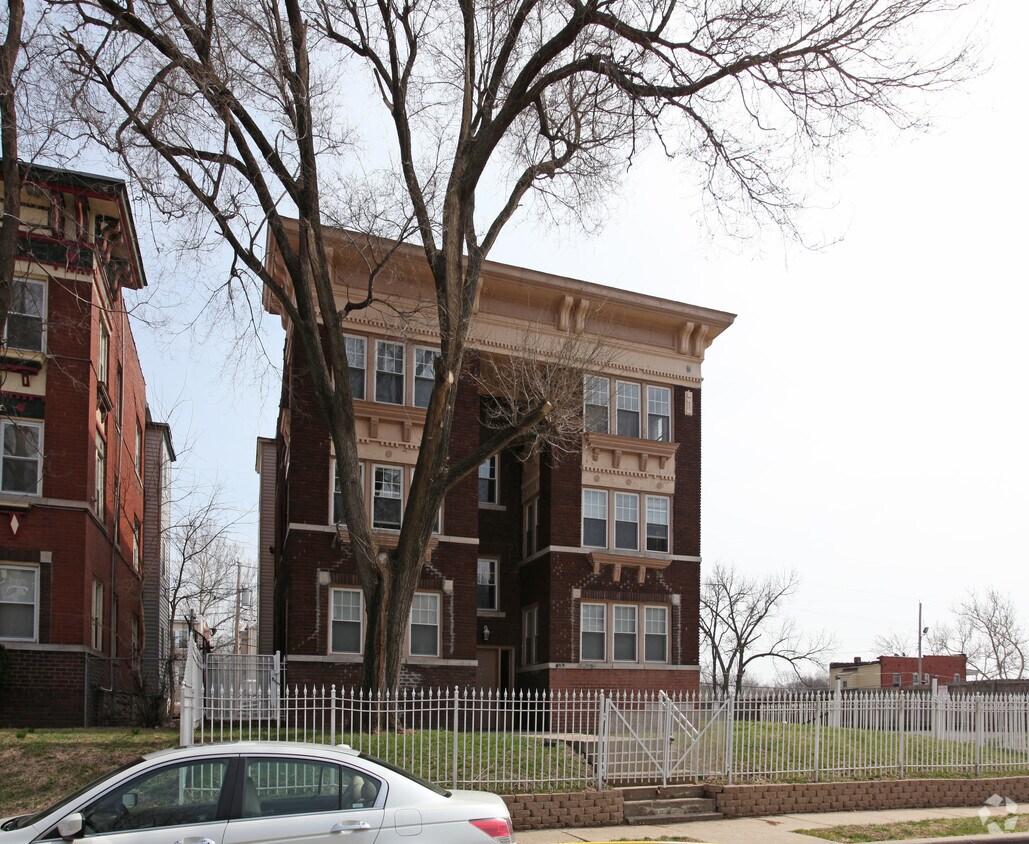 Building Photo - 4029-4031 Harrison St