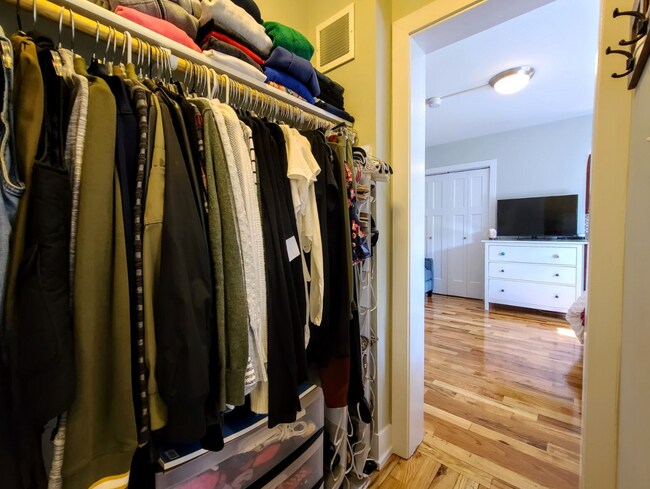 Foto del edificio - 556 W Arlington Pl