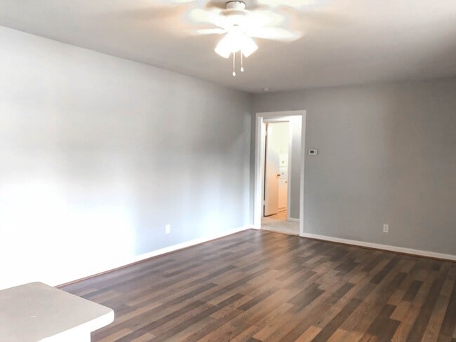 Building Photo - Pre-Leasing 3 bed 2 bath