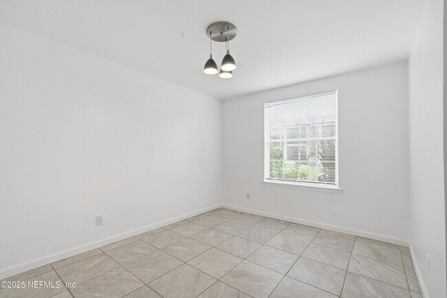 Foto del edificio - 4329 Plaza Gate Ln S