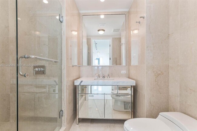 Foto del edificio - 17475 Collins Ave