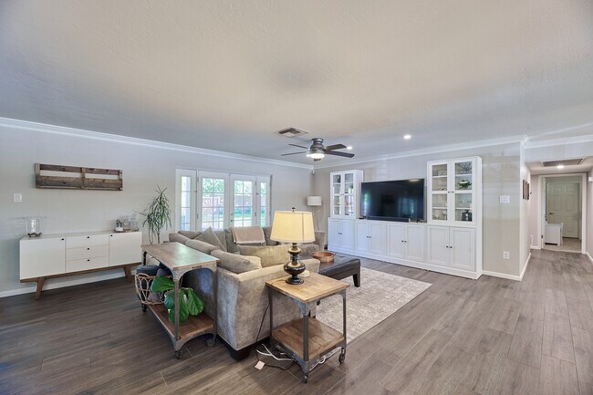 Foto del edificio - 8049 N 16th Ave