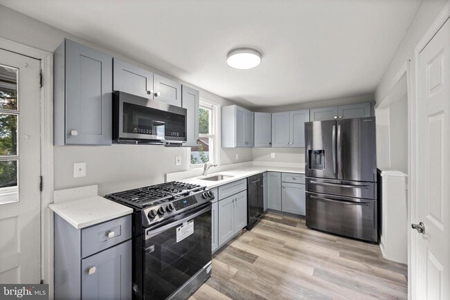 Foto del edificio - 8807 Fearne Ave