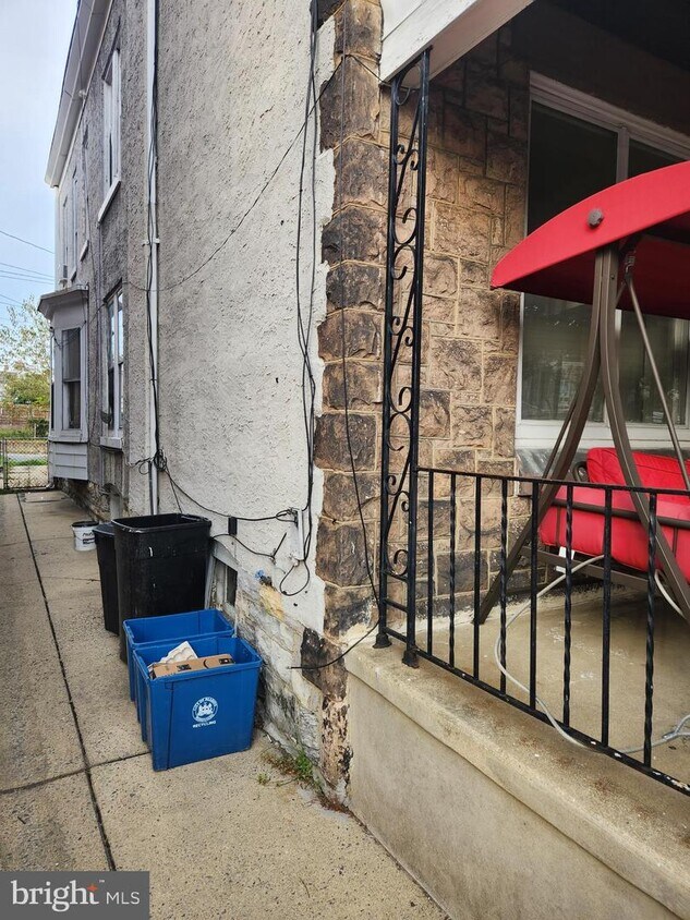 Primary Photo - 147 W Douglass St