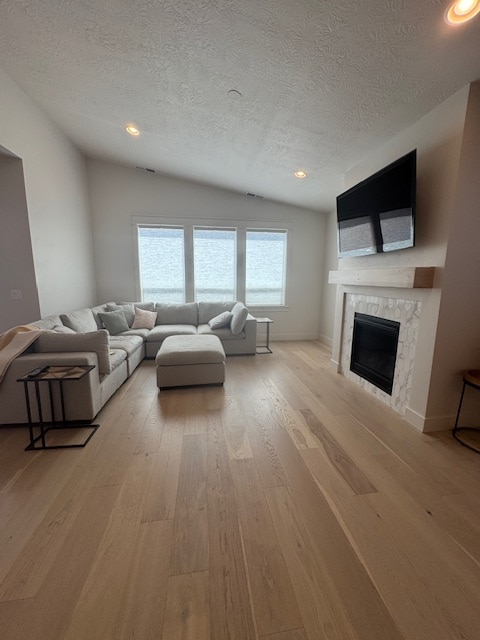 Building Photo - 555 S Proctor Ln
