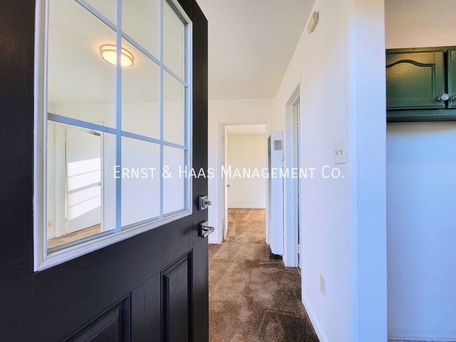 Primary Photo - Charming 2 Bedroom Upper Level Rear Duplex...