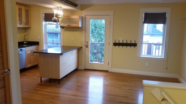 Foto del edificio - 341 Hurley St #3