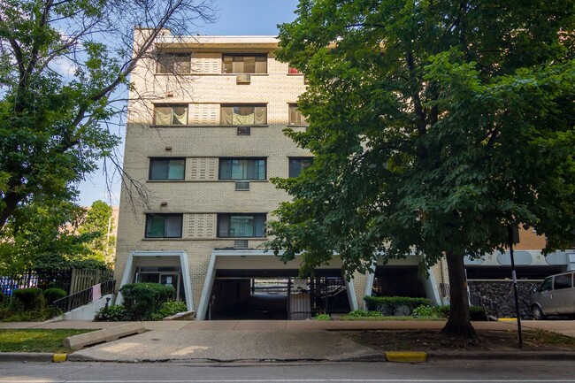 Foto del edificio - 6211 N Kenmore Ave