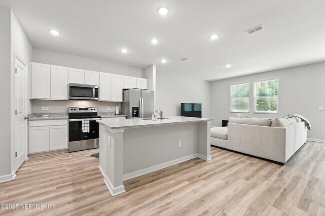 Building Photo - 14656 Macadamia Ln