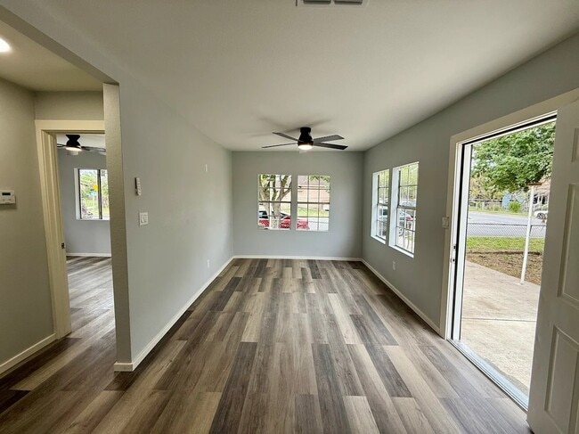 Building Photo - 645 W Fronton St