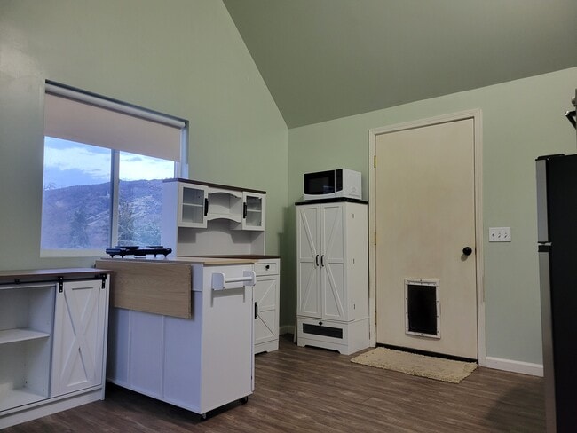 Foto del edificio - 26801 Columbia Way