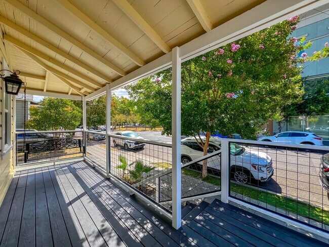 Foto del edificio - Charming Downtown Napa Cottage with Large Fenced Yard & Ample Parking