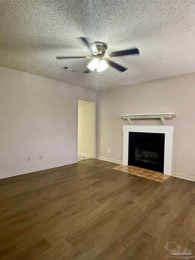 Foto del edificio - 1144 Redwood Ln