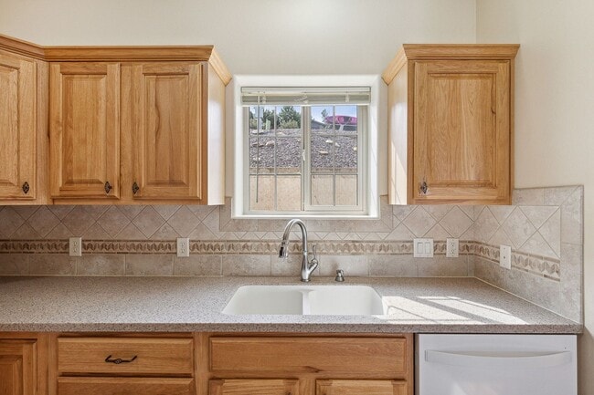 Foto del edificio - Spacious Sun-filled 3 bed 2.5 Bath Townhouse