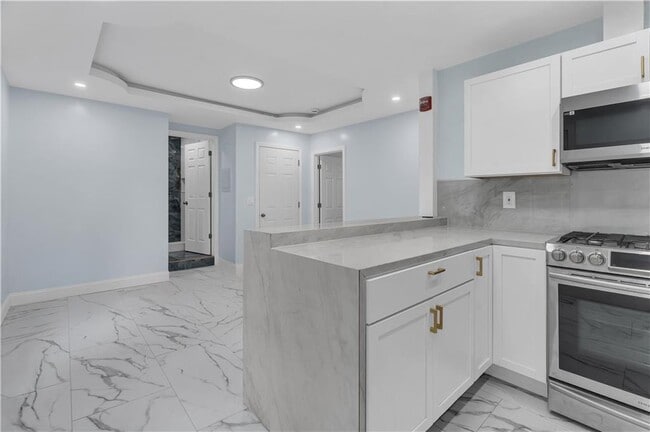 Building Photo - 458 High St