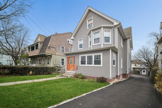 Building Photo - 159 Valley Rd