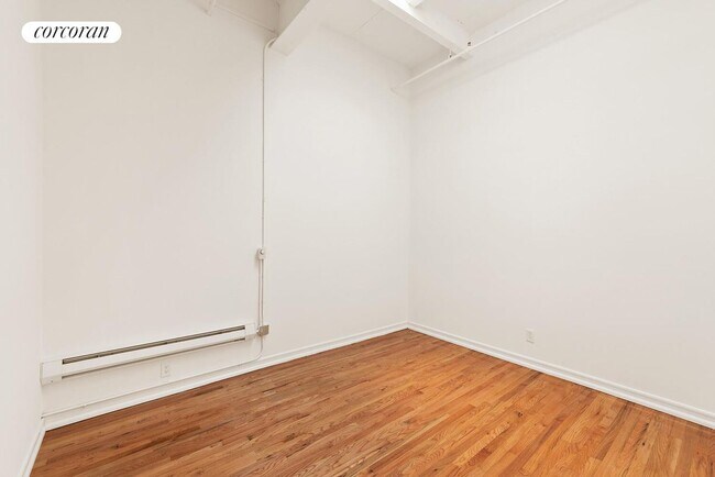 Foto del edificio - 241 Bedford Ave
