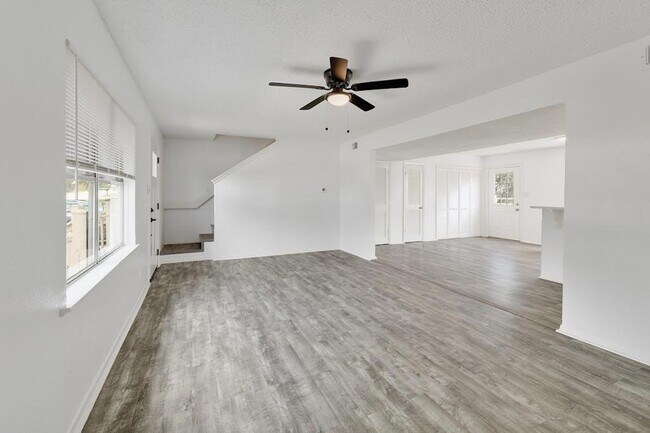 Foto del edificio - 5211 Thunderbird St