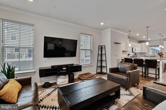 Building Photo - 865 Weald Way