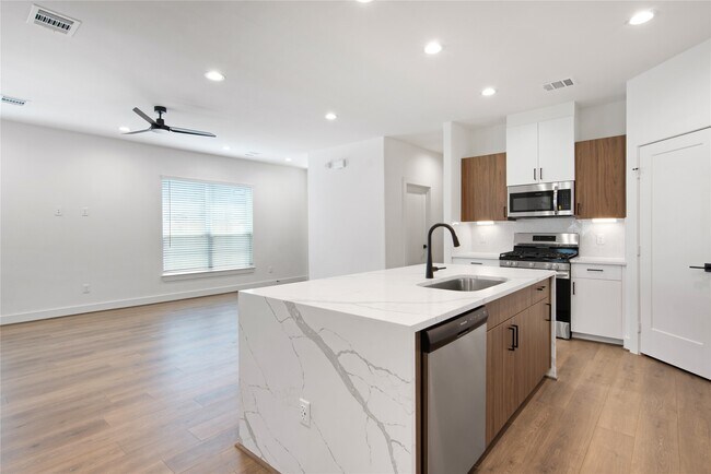 Foto del edificio - 2761 Sunny Briar Dr
