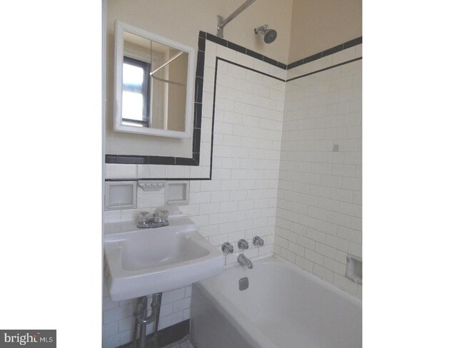 Building Photo - 5717 N Park Ave