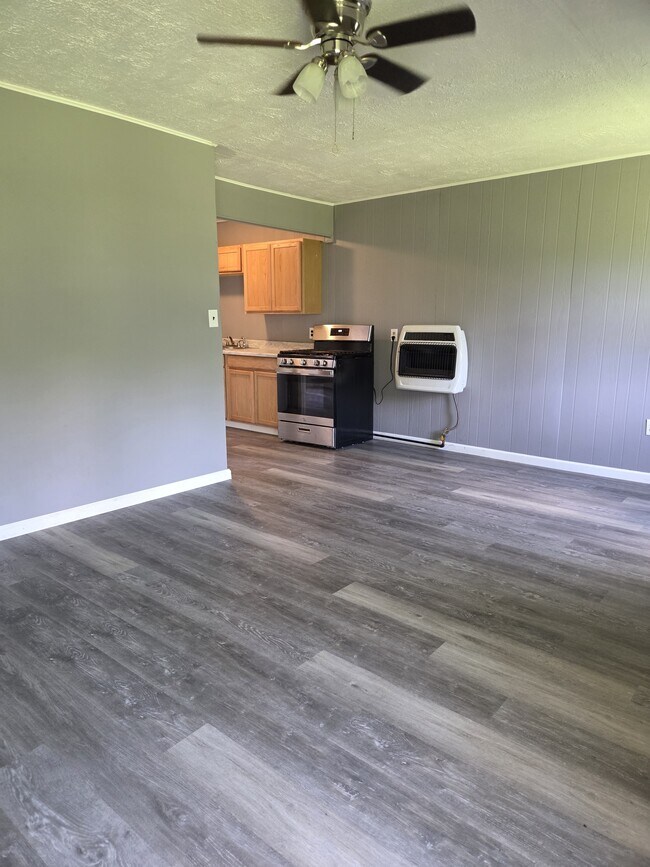 Building Photo - 208 Saco Ln