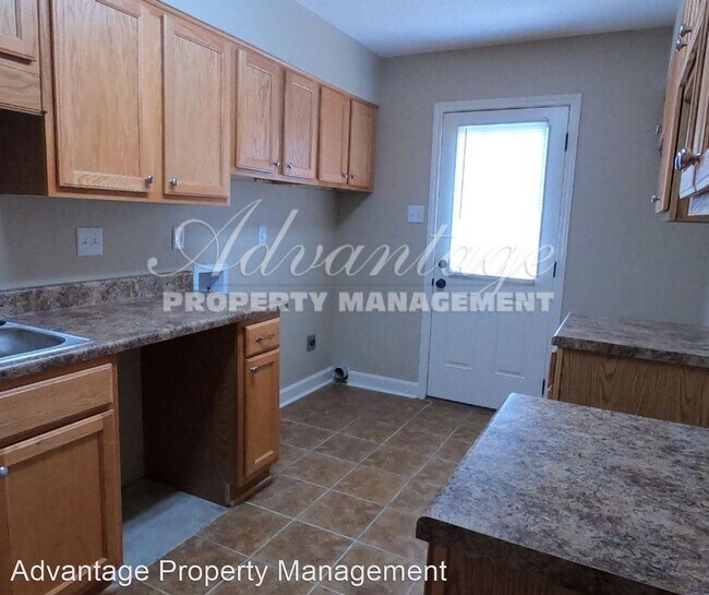 Building Photo - 3 br, 2 bath House - 1285 W. Kamali Cv.