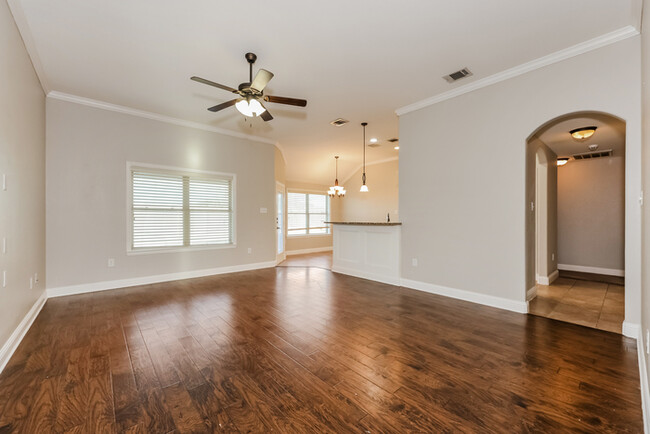 Foto del edificio - 3-Bedroom Home in Waxahachie, TX