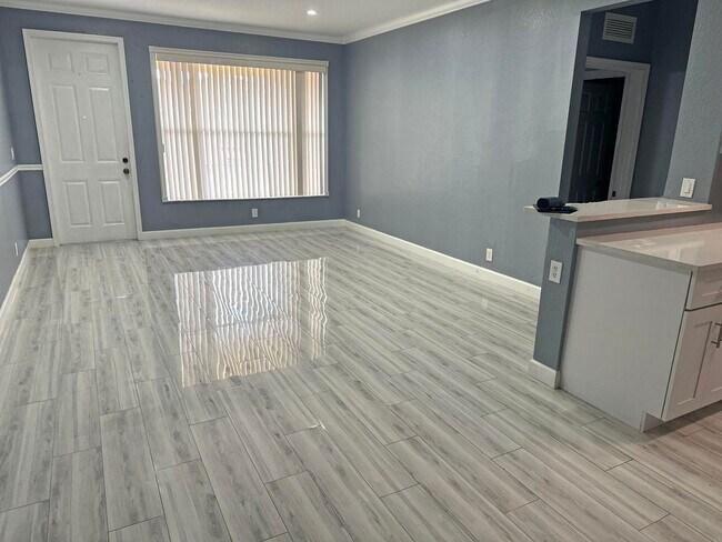 Foto del edificio - 3553 Forest Hill Blvd