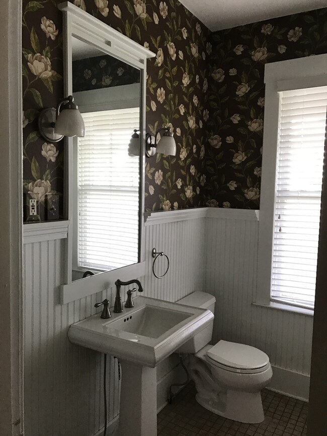 Updated bathroom - 2738 Shippen Ave
