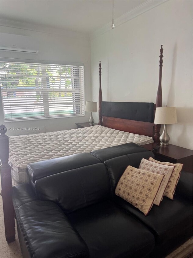 Foto principal - 6490 Collins Ave
