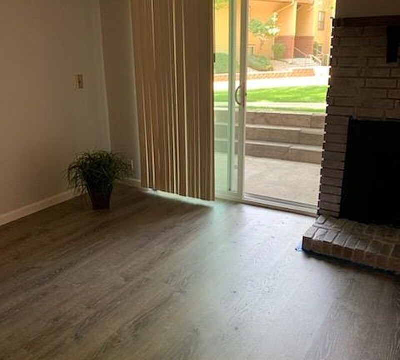Primary Photo - 3121 S Tamarac Dr