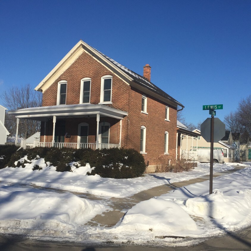 Primary Photo - 621 Lewis St
